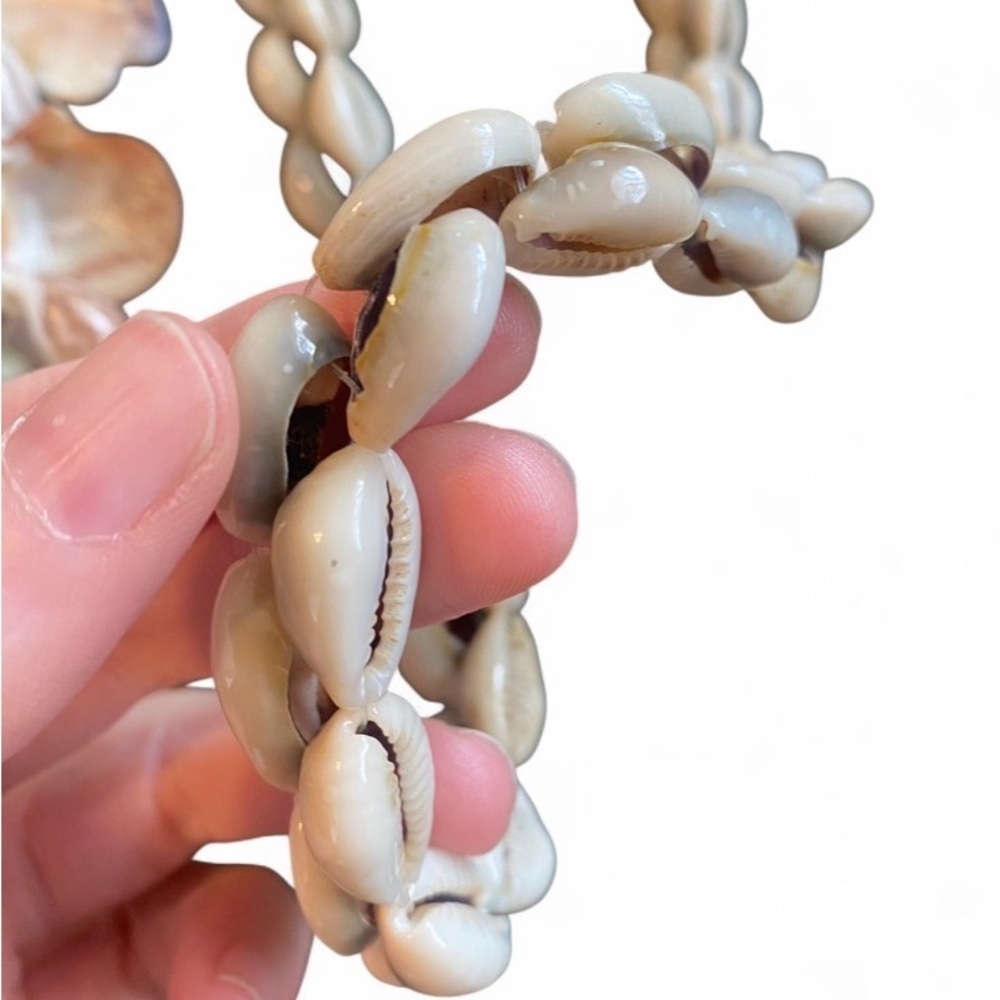 Vintage Shell Necklaces four total - Picture 3 of 7